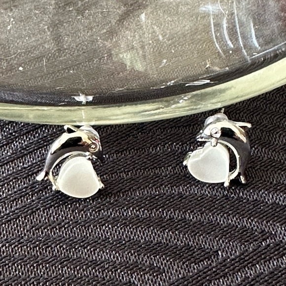 Jewelry - NWOT dolphin & opal fashion earrings